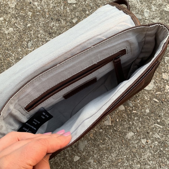 Day & Mood | Brenna Brown Leather Anthropology Crossbody Bag! - Picture 5 of 12